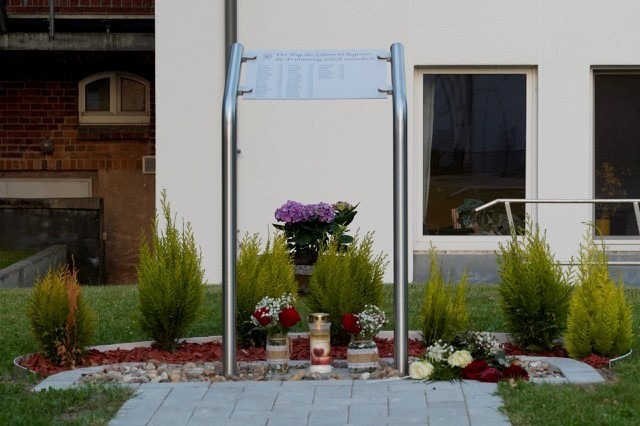 Trauer-Stele